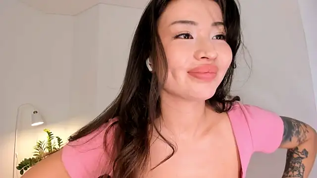 Snapshot of kawaii_mia chatting on October 10, 3:44 pm kawaii mia online show from October 10, 3:44 pm