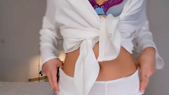 Snapshot of kawaii_mia chatting on October 12, 1:54 pm kawaii mia online show from October 12, 1:54 pm