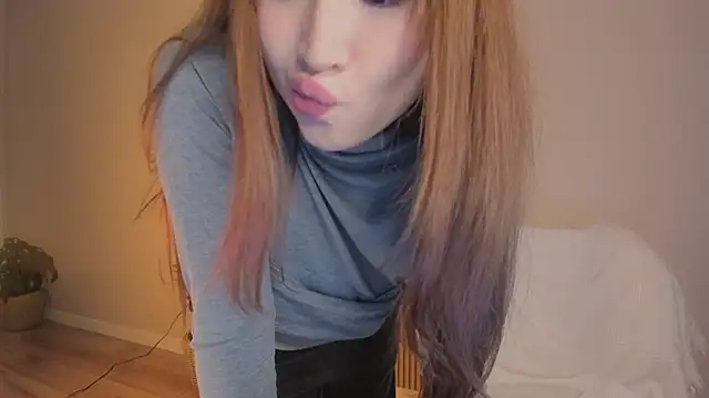 Snapshot of kawaii_mia chatting on April 6, 3:13 pm kawaii mia online show from April 6, 3:13 pm