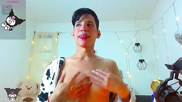 Snapshot of Ariel_Femboy_ chatting on January 1, 6:47 am Ariel Femboy  online show from January 1, 6:47 am