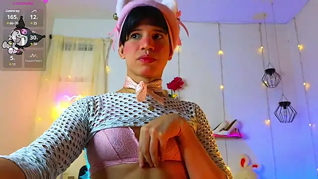 Snapshot of Ariel_Femboy_ chatting on March 14, 4:43 am Ariel Femboy  online show from March 14, 4:43 am