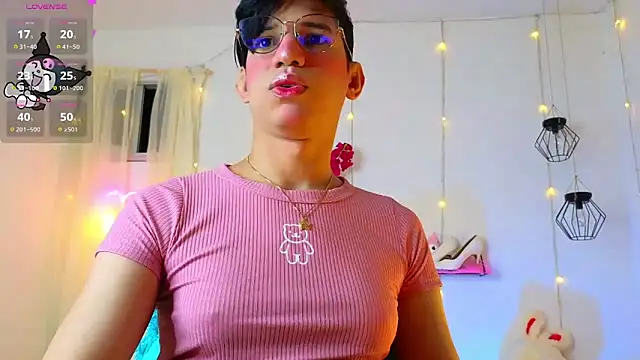 Snapshot of Ariel_Femboy_ chatting on March 22, 4:24 am Ariel Femboy  online show from March 22, 4:24 am