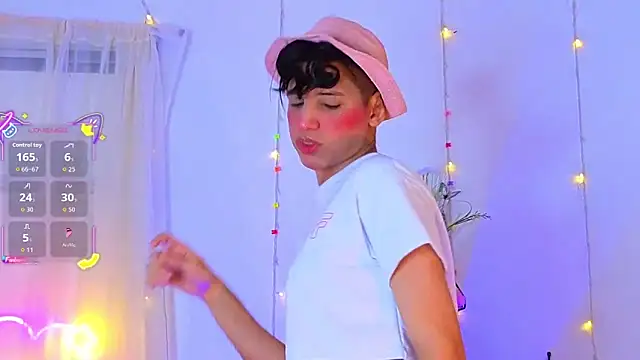 Snapshot of Ariel_Femboy_ chatting on October 3, 3:14 am Ariel Femboy  online show from October 3, 3:14 am