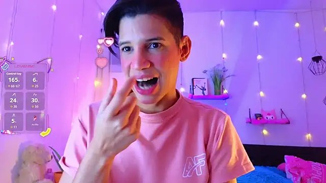 Snapshot of Ariel_Femboy_ chatting on October 9, 3:04 am Ariel Femboy  online show from October 9, 3:04 am