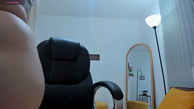 camiilaa1 online show from December 8, 7:05 am