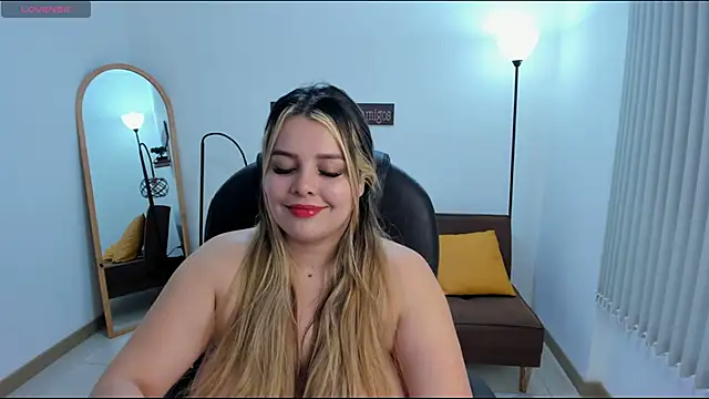 camiilaa1 online show from January 19, 5:37 am