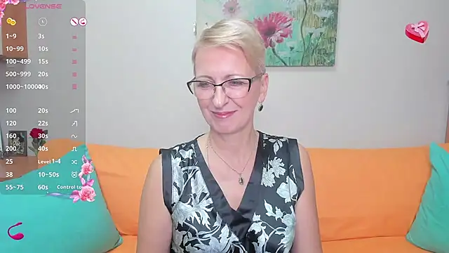 iamyourdream89 online show from December 14, 7:18 am