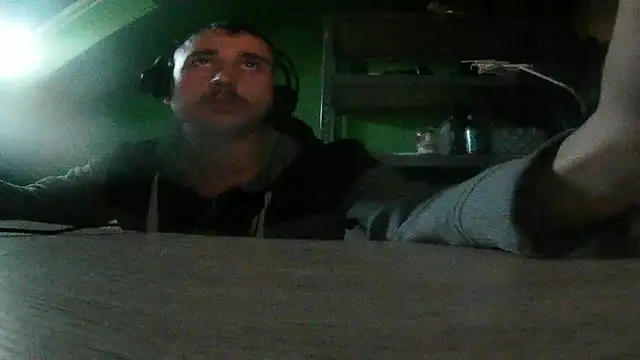 Snapshot of capoloveu chatting on March 1, 4:11 pm capoloveu online show from March 1, 4:11 pm