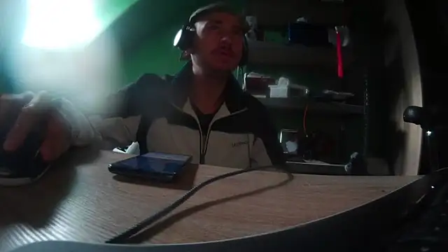 Snapshot of capoloveu chatting on November 29, 9:34 am capoloveu online show from November 29, 9:34 am