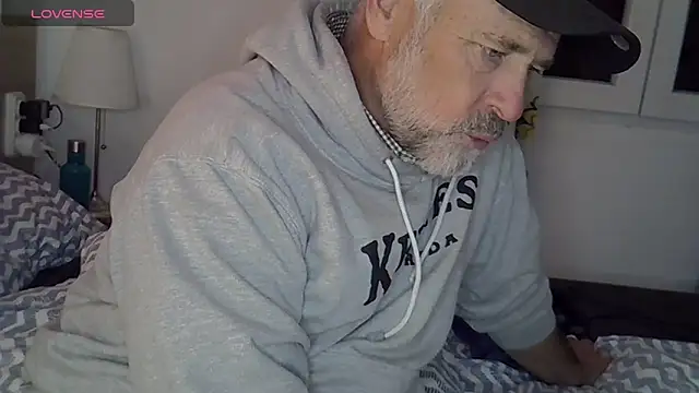 Snapshot of DaddybearVLC chatting on February 14, 10:14 pm DaddybearVLC online show from February 14, 10:14 pm