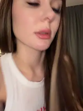 Snapshot of Alina_Vibe_Me chatting on March 1, 11:51 pm Alina Vibe Me online show from March 1, 11:51 pm