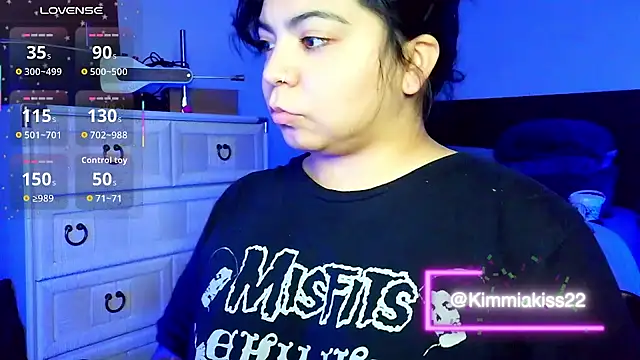 kimmiakiss22 online show from December 15, 1:21 am