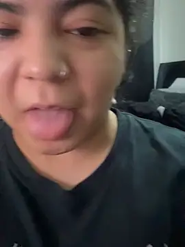 kimmiakiss22 online show from May 6, 10:04 pm