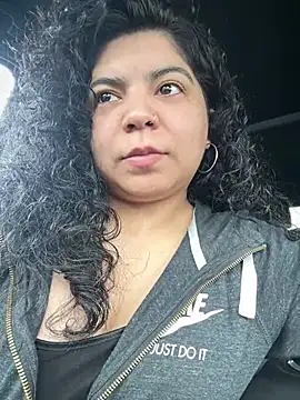 kimmiakiss22 online show from May 14, 7:31 pm