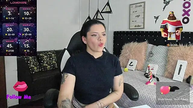 natasha logan  online show from December 6, 4:14 am