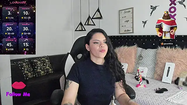 natasha logan  online show from December 6, 7:21 am
