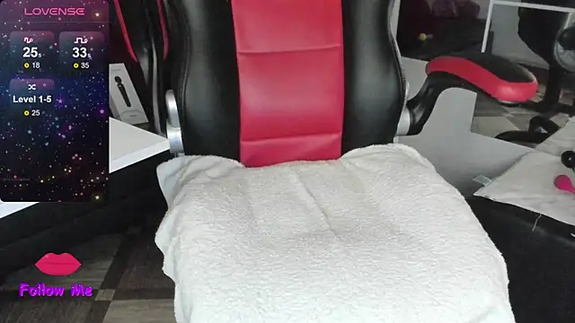 Snapshot of natasha_logan_ chatting on October 13, 4:01 am natasha logan online show from October 13, 4:01 am