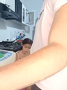 catire2323 online show from January 10, 1:42 am