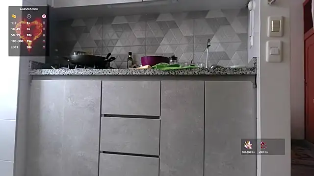 Snapshot of mini_kunis chatting on December 13, 4:27 pm mini kunis online show from December 13, 4:27 pm