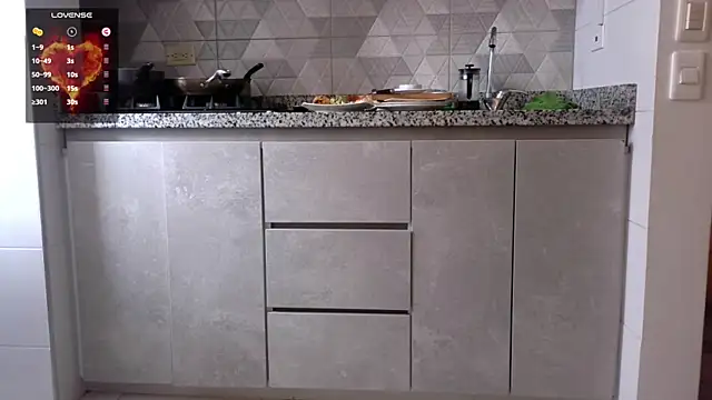 Snapshot of mini_kunis chatting on December 17, 2:22 pm mini kunis online show from December 17, 2:22 pm