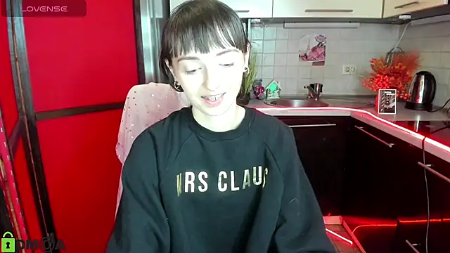 TayanaJons online show from December 5, 8:01 am