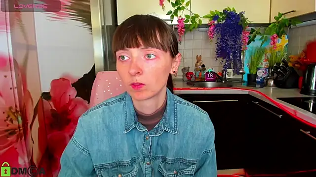 TayanaJons online show from March 13, 8:10 am