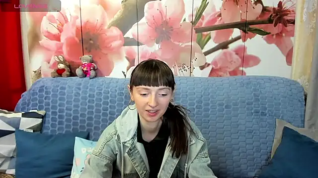 TayanaJons online show from May 6, 7:13 am
