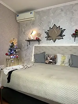 Snapshot of StripBianka chatting on December 18, 6:19 am StripBianka online show from December 18, 6:19 am