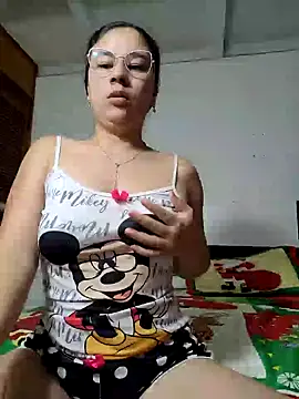 Snapshot of selena_gomez2 chatting on December 6, 9:54 am selena gomez2 online show from December 6, 9:54 am