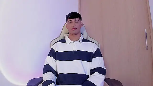 Snapshot of Jimmy_Leeh_ chatting on December 1, 9:37 pm Jimmy Leeh online show from December 1, 9:37 pm