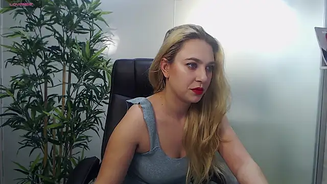 Snapshot of AvaBlue_ chatting on January 31, 4:14 am AvaBlue online show from January 31, 4:14 am