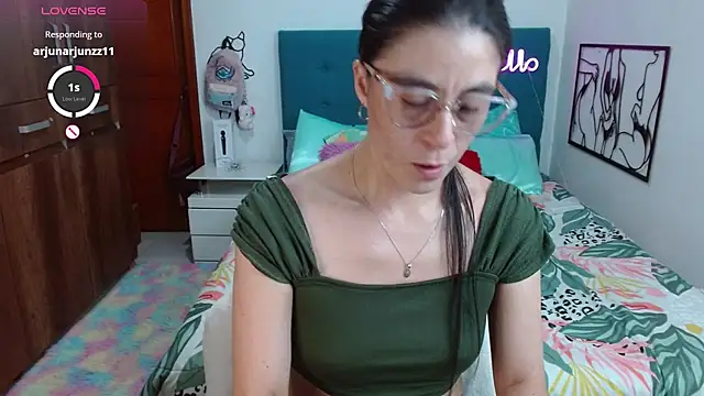 Snapshot of antonella_sweet33 chatting on March 21, 8:45 pm antonella sweet33 online show from March 21, 8:45 pm