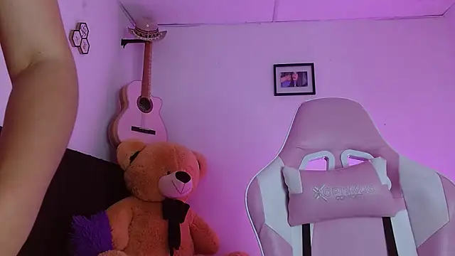 Dakota bumm online show from October 16, 5:58 pm