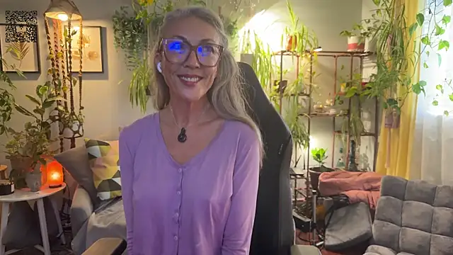 sunniedayz  online show from September 23, 4:10 pm