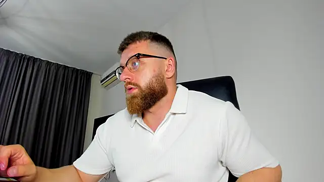 Snapshot of Findom_guy chatting on May 19, 5:41 pm Findom guy online show from May 19, 5:41 pm