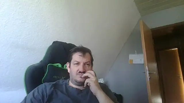 Snapshot of Golffahrer1982 chatting on September 22, 8:27 am Golffahrer1982 online show from September 22, 8:27 am