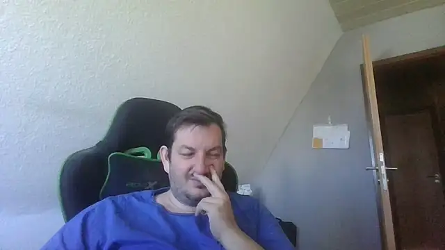 Snapshot of Golffahrer1982 chatting on September 23, 8:50 am Golffahrer1982 online show from September 23, 8:50 am