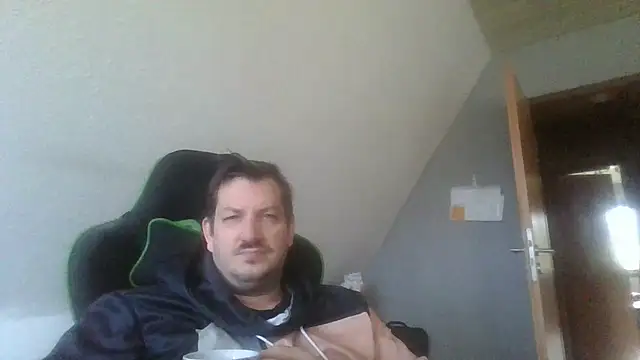 Snapshot of Golffahrer1982 chatting on September 25, 7:34 am Golffahrer1982 online show from September 25, 7:34 am