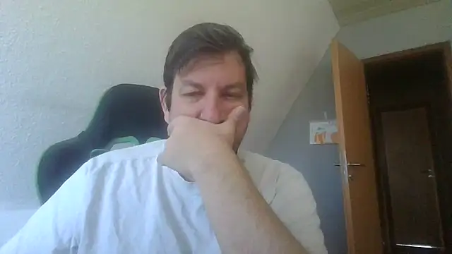 Snapshot of Golffahrer1982 chatting on November 10, 11:09 am Golffahrer1982 online show from November 10, 11:09 am