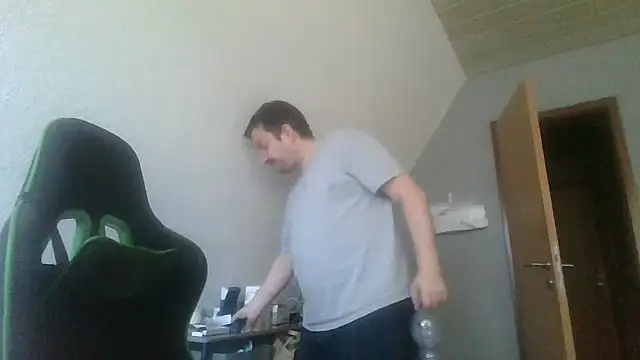 Snapshot of Golffahrer1982 chatting on January 17, 12:10 pm Golffahrer1982 online show from January 17, 12:10 pm