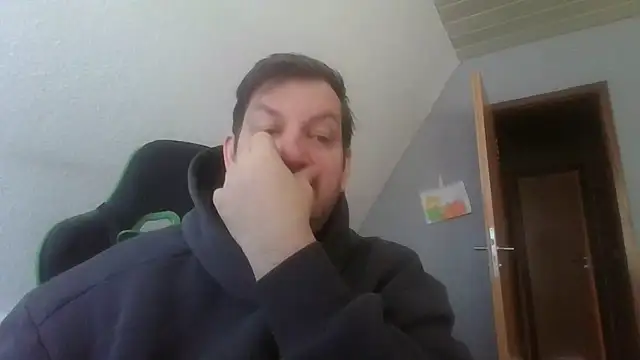 Snapshot of Golffahrer1982 chatting on February 3, 10:31 am Golffahrer1982 online show from February 3, 10:31 am