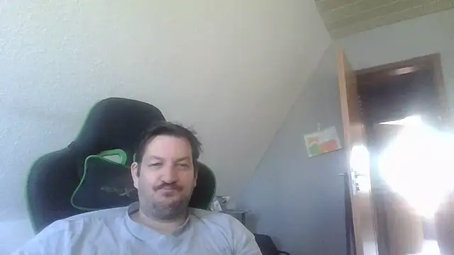 Snapshot of Golffahrer1982 chatting on February 27, 10:37 am Golffahrer1982 online show from February 27, 10:37 am