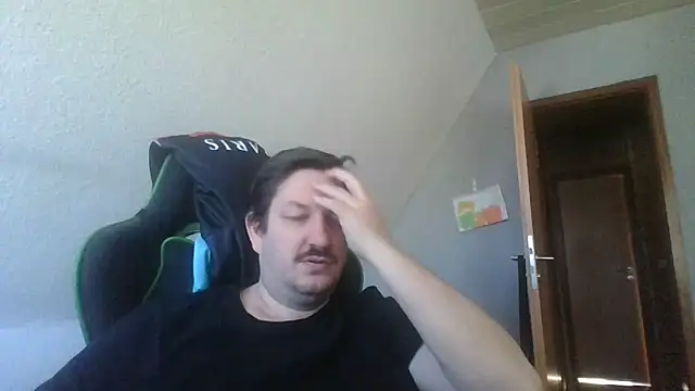 Snapshot of Golffahrer1982 chatting on March 1, 8:49 am Golffahrer1982 online show from March 1, 8:49 am