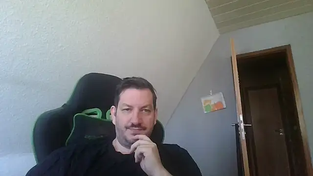 Snapshot of Golffahrer1982 chatting on March 20, 9:47 am Golffahrer1982 online show from March 20, 9:47 am