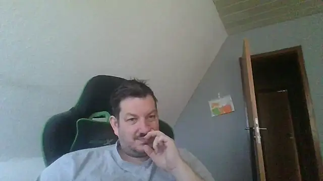 Snapshot of Golffahrer1982 chatting on March 21, 9:25 am Golffahrer1982 online show from March 21, 9:25 am