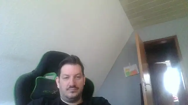 Snapshot of Golffahrer1982 chatting on March 25, 9:59 am Golffahrer1982 online show from March 25, 9:59 am