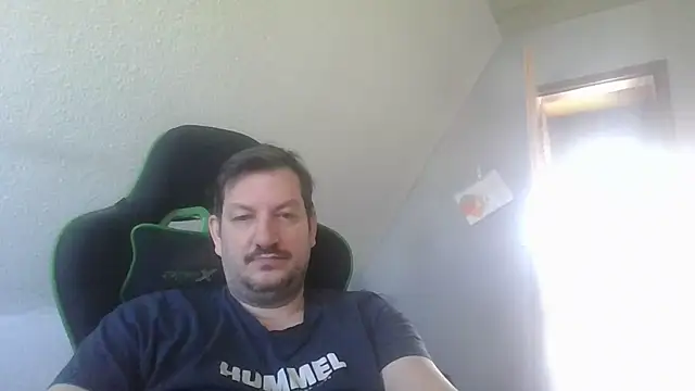 Snapshot of Golffahrer1982 chatting on April 9, 8:20 am Golffahrer1982 online show from April 9, 8:20 am