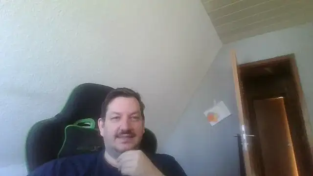 Snapshot of Golffahrer1982 chatting on April 11, 8:18 am Golffahrer1982 online show from April 11, 8:18 am