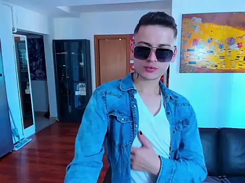 andboyfor6 online show from May 6, 12:32 pm