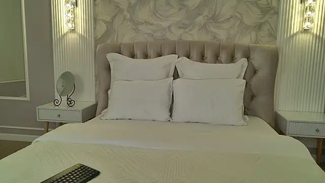 LilyRaisa online show from September 18, 4:14 am